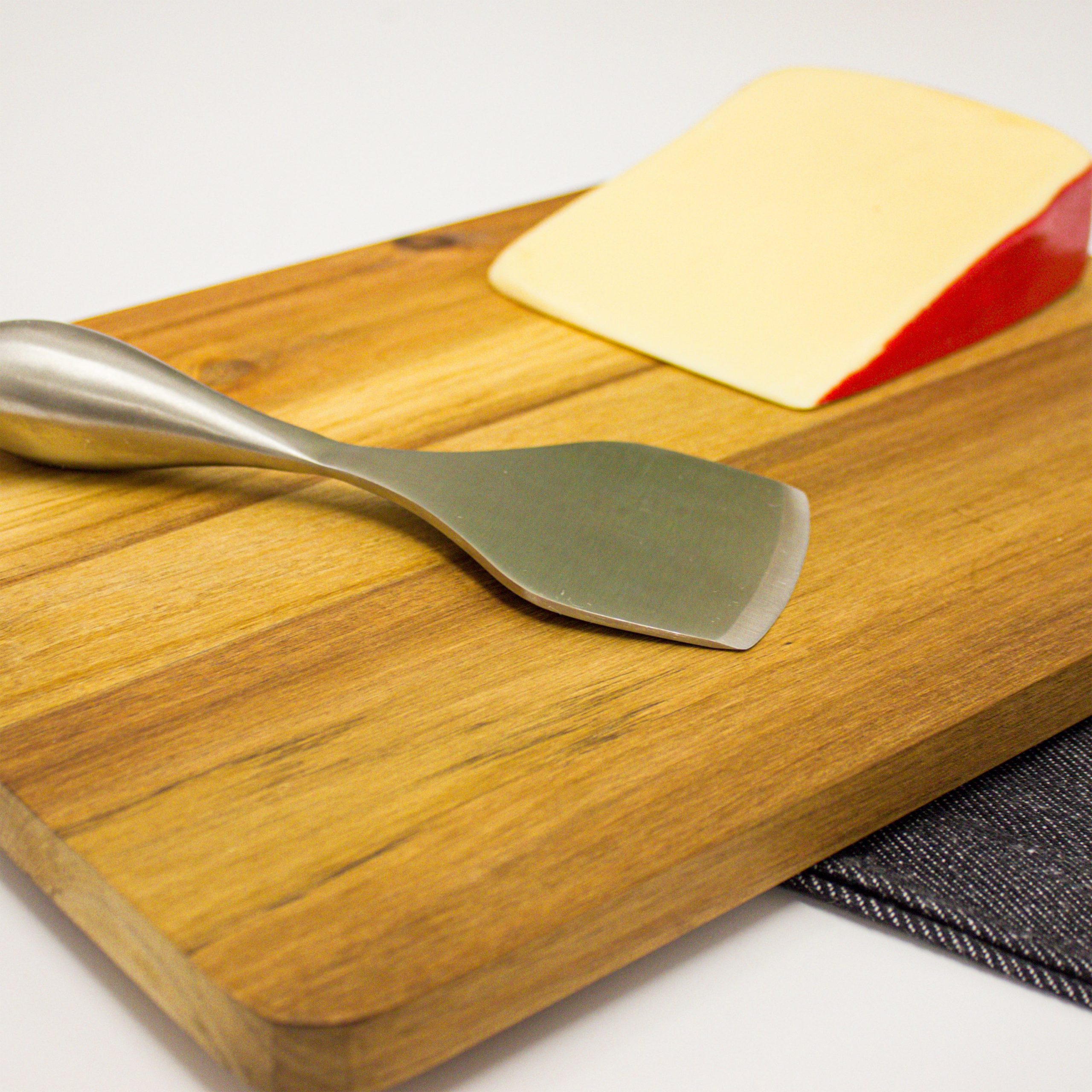 a-great-place-to-buy-berghoff-aaron-probyn-cheese-knife-and-bamboo-paddle-board-set-for-discount_5.jpg